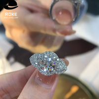 Bague en or blanc 14 carats pour femme de luxe - Avec une pierre centrale de 3,02 carats de taille ronde en laboratoire avec un design en forme de pétale en éventail