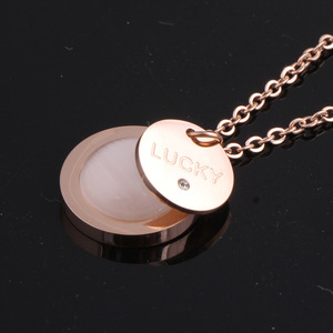 Collier pendentif porte-bonheur en acier inoxydable avec breloque ronde gravée de diamants pour femme, idéal pour le quotidien - Product Image 2