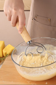 Batidor de masa profesional Baker con mango de madera, doble batidor <span class=keywords><strong>para</strong></span> amasar y <span class=keywords><strong>batir</strong></span> <span class=keywords><strong>huevos</strong></span>, ideal <span class=keywords><strong>para</strong></span> panadería y repostería. - Product Image 6