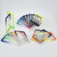 Étagère de présentation anti-poussière en TPU, transparente et claire, disponible en plusieurs couleurs.