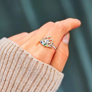 Anello di Cristallo a Forma di Fiore di Loto Multicolore per Donne, Accessorio Elegante per Uso Quotidiano - Product Image 6
