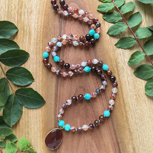 สร้อยคอมุกมาลา <span class=keywords><strong>108</strong></span> เม็ด ทำด้วยมือ, โกเมนธรรมชาติ, ควอตซ์ไฟแดง, อะเมโซไนต์, จาปามาลา, คริสตัลบำบัดเพื่อการสวดมนต์, ของขวัญเครื่องประดับโยคะ - Product Image 2