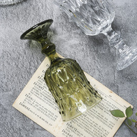 Retro wijnglazen groothandel, geëmbosseerde diamantvormige groene kelken voor hotel, restaurant, bruiloft, servies