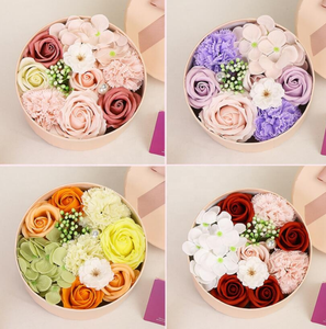 Bestseller: Confezione Regalo con Candela Profumata Rotonda e Fiori per Feste di Compleanno e Festa della Mamma - Product Image 3
