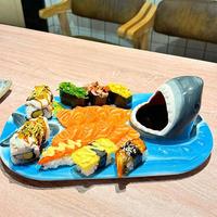 Nouvel ensemble d'assiettes à sushi en céramique Thème Requin, Plateau de service sur le thème de l'océan avec bol à sauce soja tête de requin et bol à chips et sauce, Vaisselle