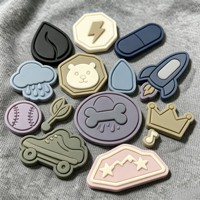 Étiquettes en caoutchouc PVC souple 3D personnalisées en gros pour fabricants, logo transparent, patch thermocollant écologique