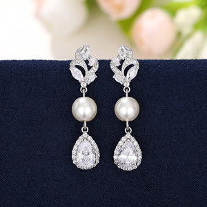 Eleganti Orecchini Vintage a Goccia con Perle e Fiori per Donne, Gioielli Pendenti Lunghi a Forma di Fiore - Product Image 5