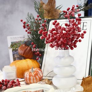 Decoraciones Navideñas de Espuma Plástica con Bayas Rojas Escarchadas Simuladas de Secret Garden, con 5 Ramas, para Decoración del Hogar y Bodas - Product Image 4
