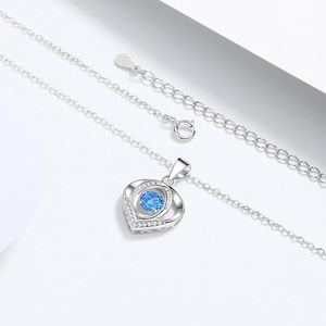 Collana in movimento con cuore che batte piccole persone di lusso leggero, ciondolo d'amore, diamante, semplice collana in argento puro all'ingrosso - Product Image 3