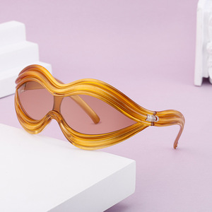 Lunettes de soleil Y2K tendance pour femmes, monture noire en PC, protection UV400, lunettes de sport d'extérieur, pare-soleil de classe 2 - Product Image 4