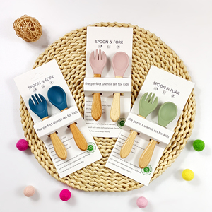 Juego de Cuchara y Tenedor de Silicona para Bebés, Sin BPA, con Mango de Madera, Resistente al Calor, para la Alimentación Independiente - Product Image 1