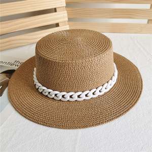 Vente en gros Chapeau melon plat d'été pour femme Chapeau de paille pour la plage et les vacances en bord de mer avec chaîne - Product Image 5