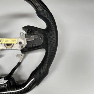 Volant de course sportif à fond plat en fibre de carbone véritable personnalisé avec cuir perforé et bande bleue - Product Image 3