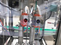 Machine de remplissage et de scellage automatique YB-QW2 pour aérosols de neige artificielle et serpentins de fête