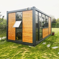 Casa Contenedor Modular Prefabricada y Desmontable con Gabinetes Personalizados en Tonos de Madera para Oficina, Sala de Estar y Taller