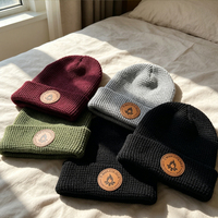 Bonnet en tricot gaufré uni avec revers, logo personnalisé en cuir embossé rond, multicolore, doux et chaud pour l'hiver