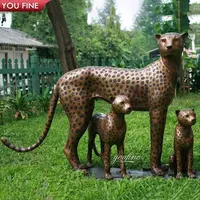 Tamanho de vida dourado perseguição metal leopardo escultura bronze selvagem cheetah estátua da família