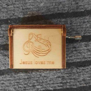 Boîte de cadeaux religieux à prix réduit Boîte à musique à manivelle en bois <span class=keywords><strong>Jesus</strong></span> Loves Me - Product Image 1