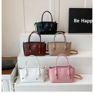 Petit <span class=keywords><strong>sac</strong></span> <span class=keywords><strong>à</strong></span> <span class=keywords><strong>main</strong></span> en <span class=keywords><strong>cuir</strong></span> PU avec bandoulière pour un usage quotidien décontracté - Product Image 1