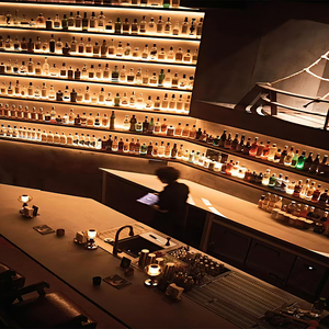 สถานีผสมเครื่องดื่มสแตนเลสแบบขัดเงา ป้องกันรอยนิ้วมือ พร้อมที่วางแก้วและที่เปิดขวด สำหรับคลับค็อกเทล - Product Image 1