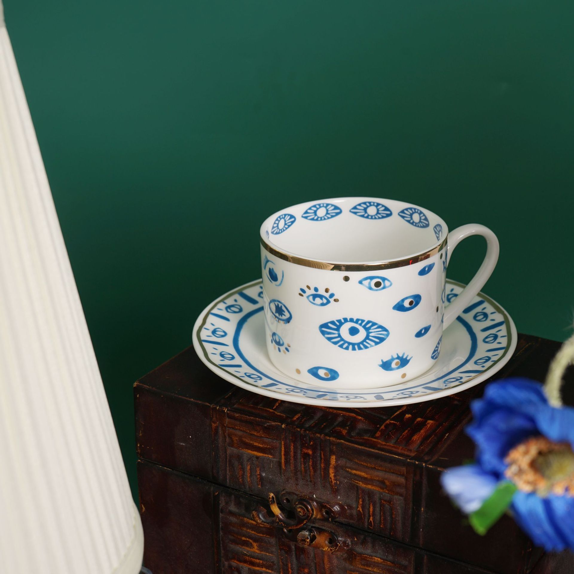 Ojo de taza y platillo