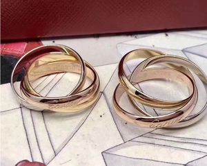 Anillos de Piedras Preciosas de Lujo Ligero para Mujer, Diseño de Tres Anillos Cruzados, Retención de Color de Nicho, Latón Clásico para Fiestas - Product Image 3