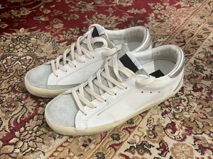 รองเท้าสไตล์ลำลองใส่เดินสบาย คุณภาพสูง ดีไซน์กันลื่นสีทอง สำหรับผู้ชายและผู้หญิง พร้อมบริการดรอปชิปปิ้ง - Product Image 5