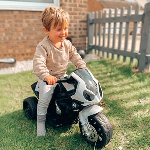 Moto électrique HOMCOM pour enfants Max. 20 kg avec licence BMW, 3 roues, batterie rechargeable 6V, blanc noir, 66x37x44cm - Product Image 2