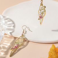 Charme en alliage à la mode plaqué or étoilé fleur éternelle résine goutte colle fleur séchée mignon oiseau boucles d'oreilles