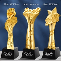 Trophée de Récompense en Résine Plaqué Or Créatif avec Logo Personnalisé, Socle en Cristal de Verre Noir – Vente en Gros
