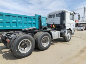 SHACMAN Delong camion tracteur blanc 2x8 moyen camion lourd système hydraulique avancé et dispositif de décharge - Product Image 6