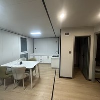 Maison préfabriquée moderne à 2 chambres, petite maison portable extensible, conteneur habitable prêt à être expédié, mini chalet en acier