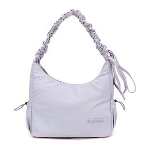 Chic sac plissé pour femme avec fermeture à glissière facile à transporter comme épaule ou bandoulière parfait pour un usage quotidien shopping - Product Image 1