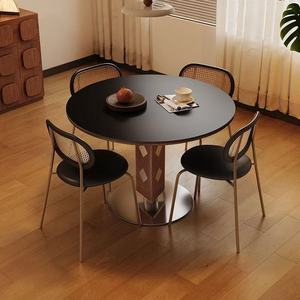 Mesa de Comedor Redonda de Madera Maciza con Bordes Corrugados, Diseño Retro para Hogar, Cafetería o Bar - Product Image 4