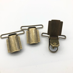 Clips de vêtement en métal de haute qualité emballage en vrac personnalisé porte-sucette élégant bébé vêtements pantalons pinces à bretelles - Product Image 3