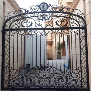 <span class=keywords><strong>Portail</strong></span> <span class=keywords><strong>coulissant</strong></span> en fer sur mesure <span class=keywords><strong>avec</strong></span> lecteur de plaque d'immatriculation <span class=keywords><strong>intégré</strong></span> et reconnaissance de véhicule par IA pour la sécurité - Product Image 1