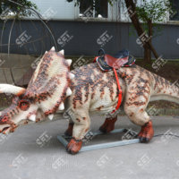 Dinosaure à chevaucher sur mesure, texture de peau réaliste, mouvements authentiques, pour usage intérieur/extérieur, garderie, centre commercial, aire de jeux