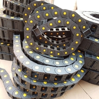 Chaînes porte-câbles durables : protection et guidage efficaces des câbles et des tuyaux, prolongeant leur durée de vie
