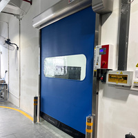 Ritsleting Pintu PVC Tahan Lama dan Cepat untuk Ruang Bersih dengan Sensor Keamanan untuk Lalu Lintas Forklift dan Bengkel dengan Pengendalian Debu.