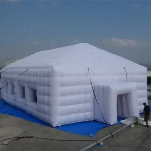 巨大的白色充气派对活动帐篷