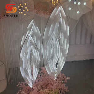 Décoration lumineuse en forme de grande feuille ajourée et lisse, avec effet œil d'ange, pour allée de mariage et toile de fond - Product Image 2
