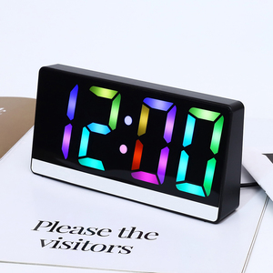 Horloge de <span class=keywords><strong>table</strong></span> LED avec alarme, miroir, calendrier numérique, luminosité réglable, commande vocale, fonction snooze et affichage de la température – Vente directe usine - Product Image 1