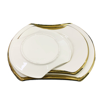 Service de vaisselle en porcelaine de style européen avec bord doré, assiettes à steak, vaisselle de mariage, ensemble d'assiettes en céramique, fournisseur d'usine pour hôtels