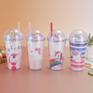 Gobelet magique portable en plastique licorne de 450 ml avec figurine 3D et décorations scintillantes - Product Image 1