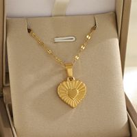 Collar de Moda Unisex de Acero Inoxidable Chapado en Oro de 18K con Colgante de Letra Z en Forma de Corazón y Cadena Ondulada para Clavícula