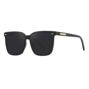 Gafas de sol unisex Prisca con lentes polarizadas UV400 y montura cuadrada para hombres y mujeres, protección para conducir al aire libre - Product Image 4