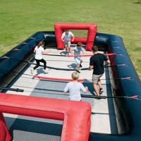 Terrain de Foosball Commercial Gonflable en PVC Écologique, Jeu de Football de Table Géant Interactif, Taille et Logo Personnalisables