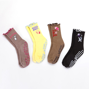 Chất Lượng Cao Phụ Nữ Cotton Grip Yoga Vớ Ruffle Trim Yoga Grip Vớ Tùy Chỉnh Chống Trượt Pilates Vớ - Product Image 4