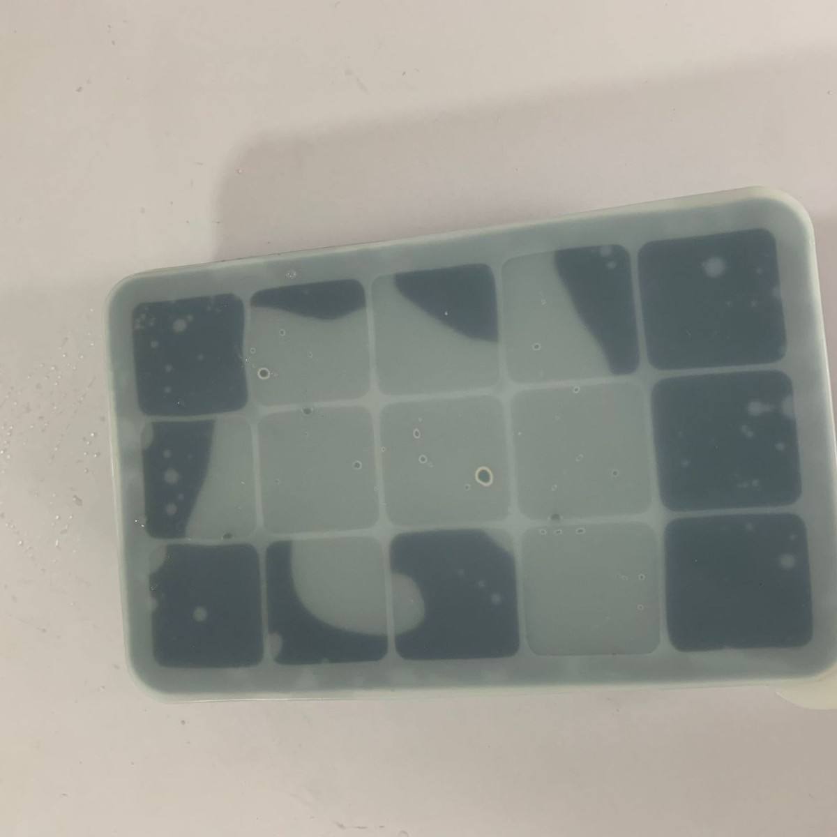 15-compartment ice compartment black with lid