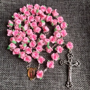 Rosa Morbido Perline Rosa dell'argilla Rosario morbida argilla collana del rosario con Gesù Croce Collana d'oro Vergine di Guadalupe rosario centro - Product Image 5